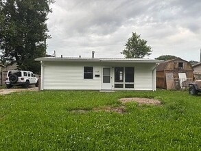 Building Photo - 1109 St Helena Ave