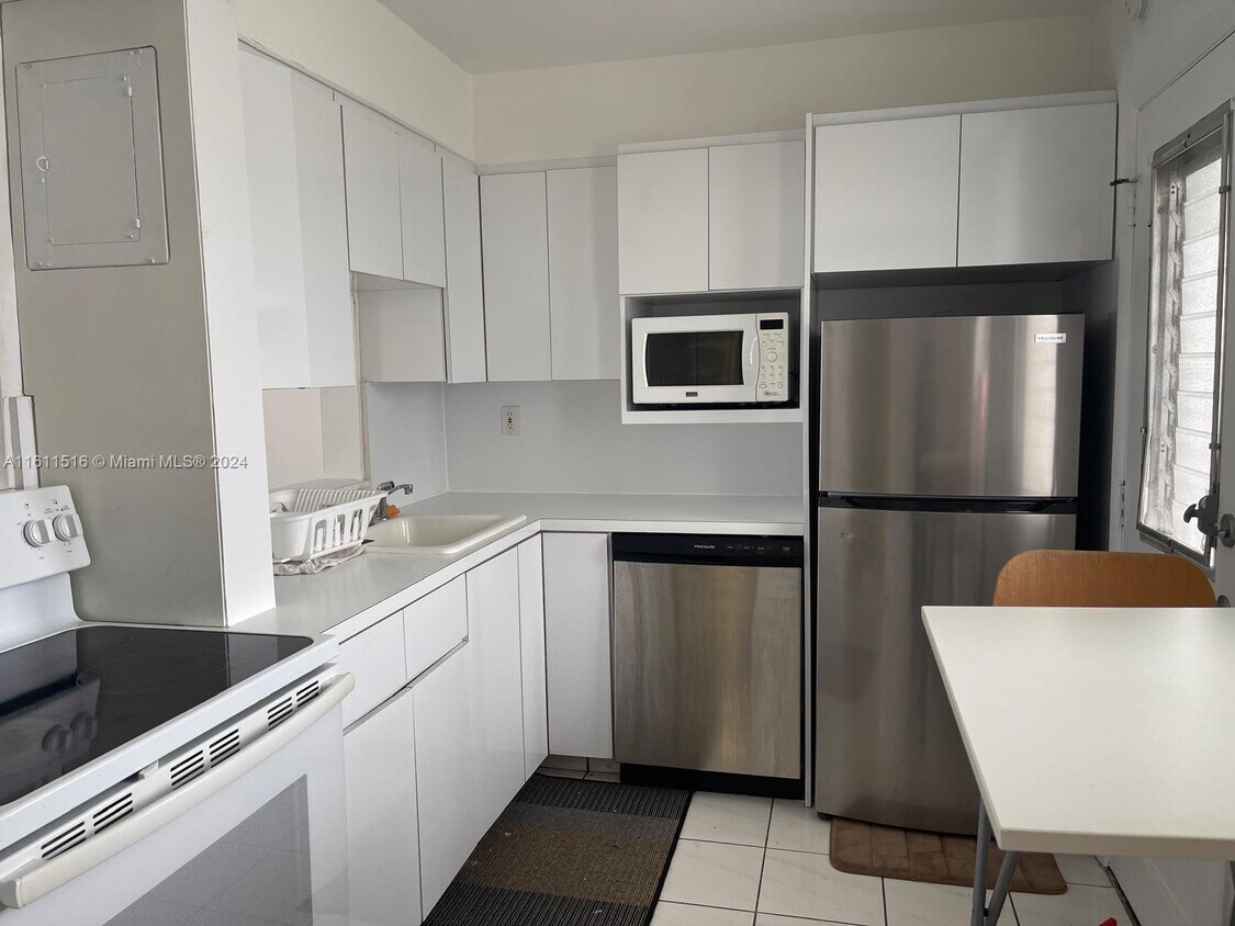 Foto principal - 2859 Leonard Dr
