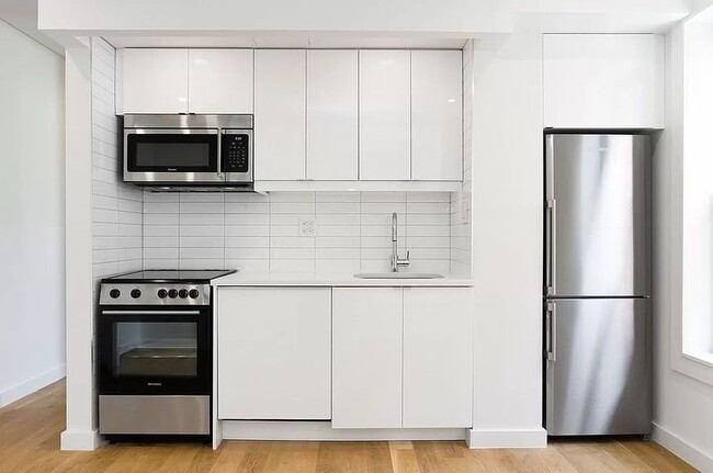 Building Photo - 146 Mulberry St