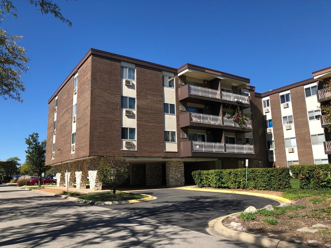 Foto principal - 1311 S Finley Rd