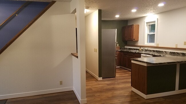 Building Photo - Colonial Heights