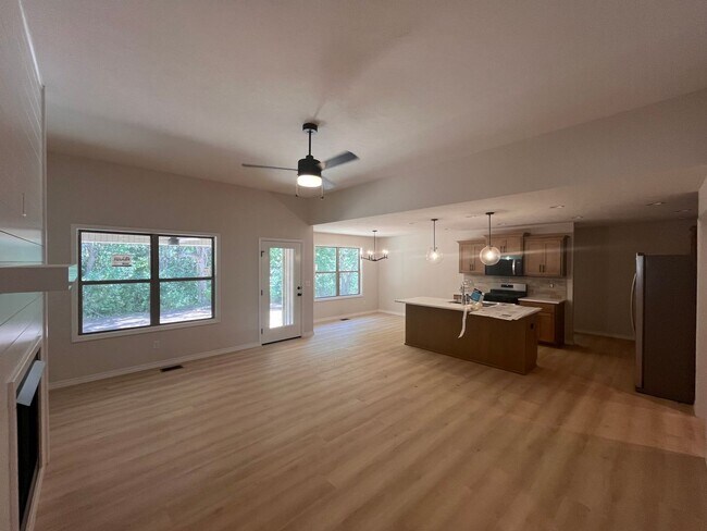 Foto del edificio - Beautiful, brand-new, 3-bedroom, 2-bath home in Nixa with a 3-car garage.