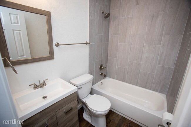 Building Photo - 2 br, 1 bath Condo - 781 E Oxford Ave