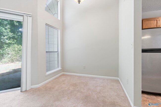 Foto del edificio - 136 Stone Meadow Ln