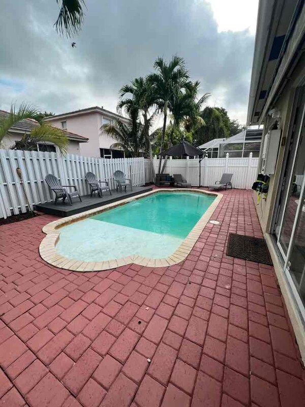 Foto del edificio - 4825 NW 19th St