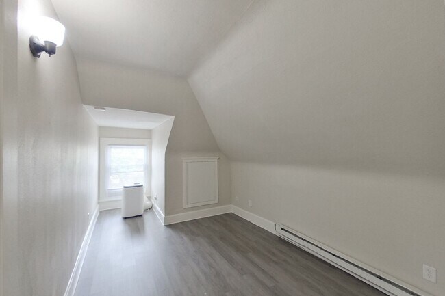 Foto del edificio - 329-331 Chittenden Ave