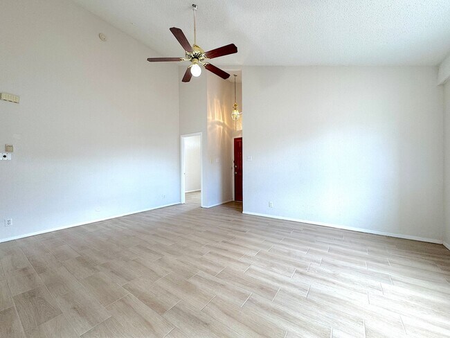 Foto del edificio - East El Paso 2bed/2Bath Duplex!