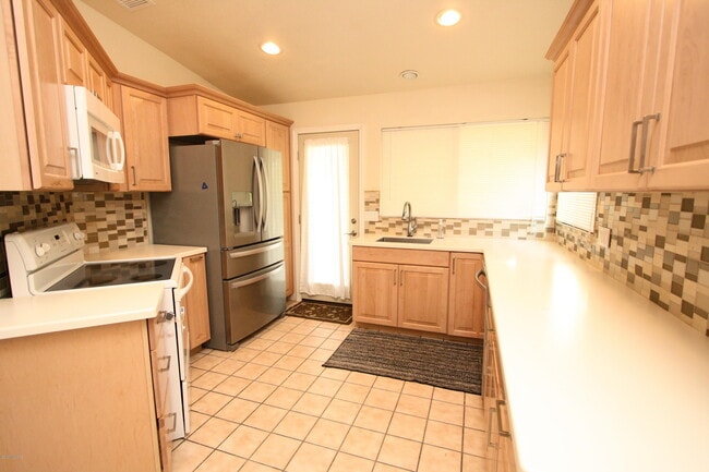 Building Photo - 2683 W Fanbrook Rd