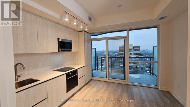 Photo du bâtiment - 110 Broadway Ave