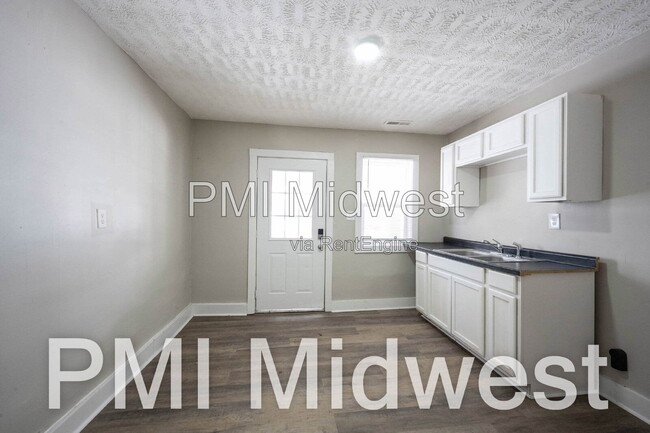 Building Photo - 2930 N Dearborn St
