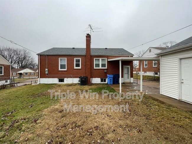 Building Photo - 13 St Genevieve Ct