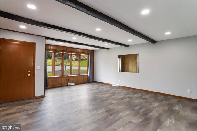 Building Photo - 5 Orchard Pl