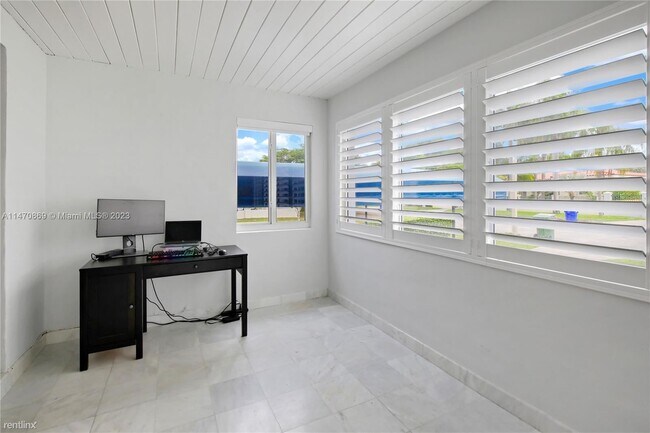 Building Photo - 2 br, 1 bath House - 720 SW 23rd Rd
