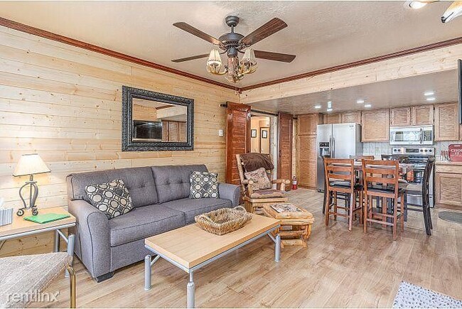 Building Photo - 1 br, 1 bath  - 150 W Ridge View St # 220