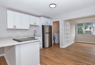 Building Photo - 423 SE Parkway Dr