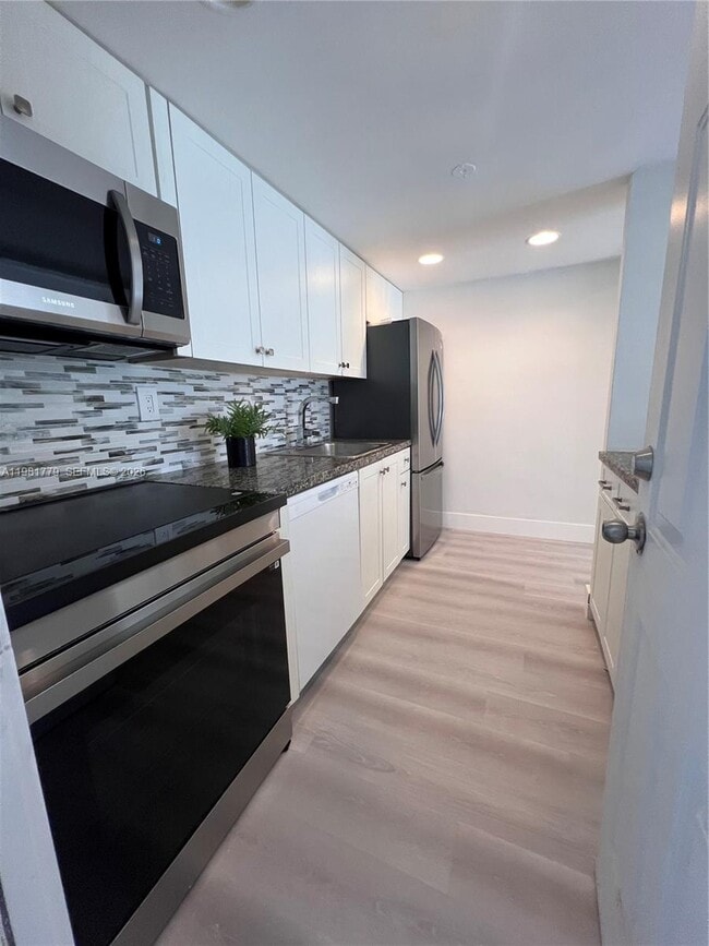 Building Photo - 290 Sunrise Dr