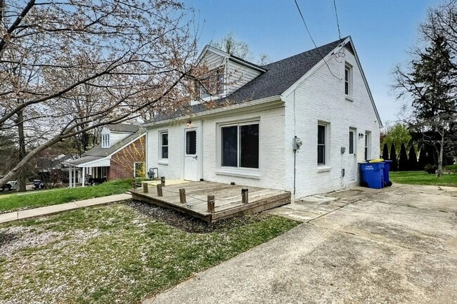 Building Photo - Available Now! Newly Renovated 3 Bedroom, ...