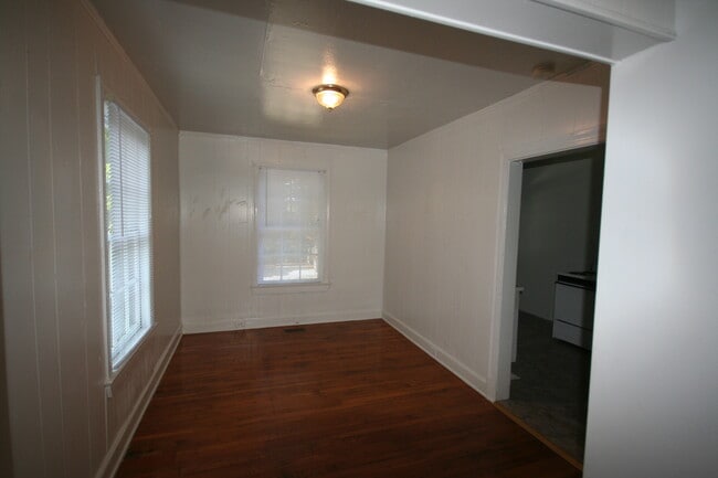 Building Photo - 1609-11 W Club