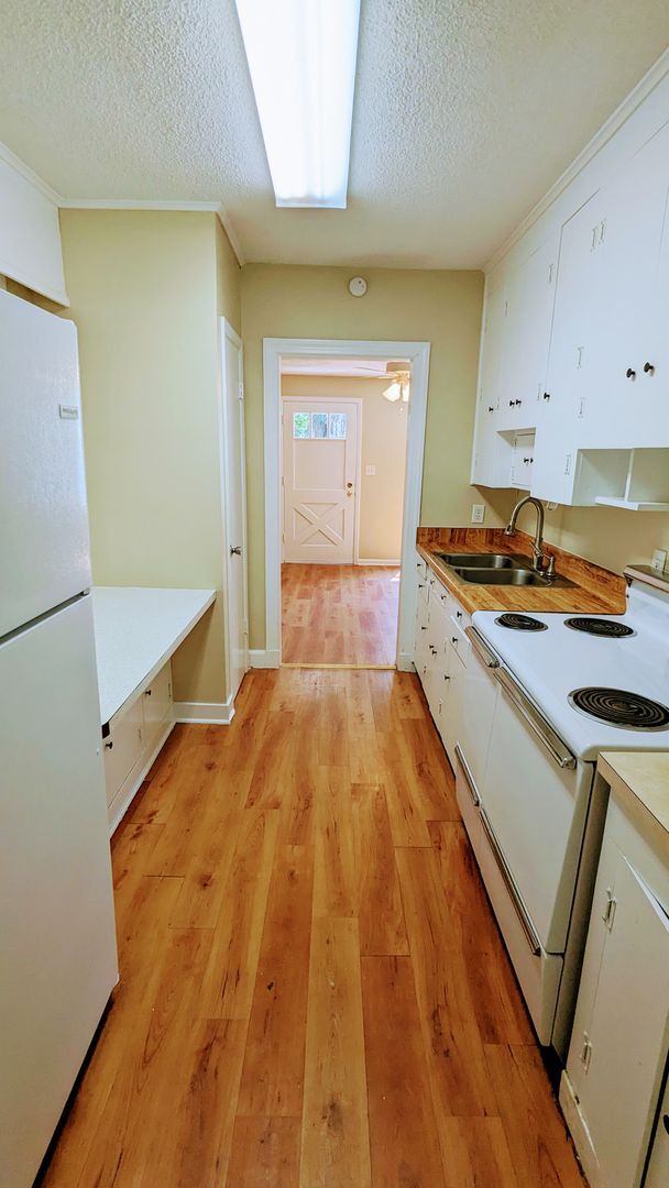 Foto del edificio - 16 E Carver Dr Pensacola.  January Move-in...
