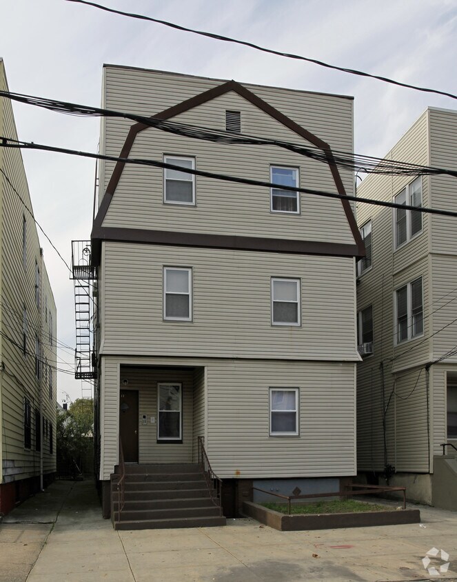 Building Photo - 17 Van Nostrand Ave
