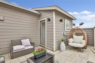 Building Photo - 1310 Roberts St