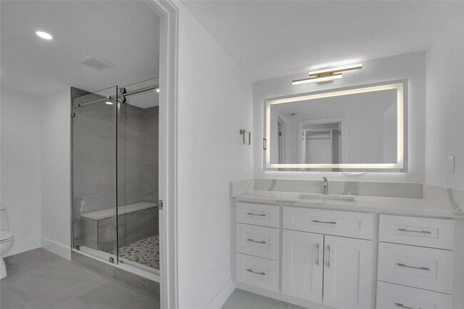 Building Photo - 3900 Galt Ocean Dr