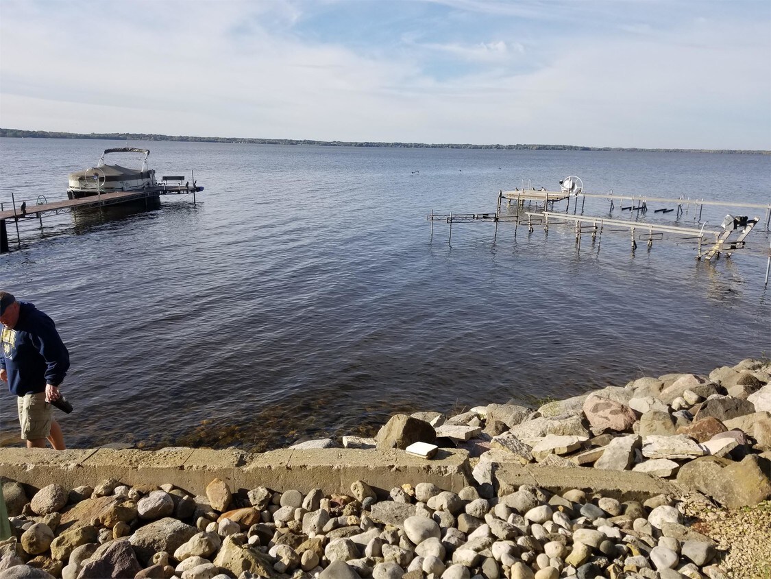 Primary Photo - 11541 N Shore Dr