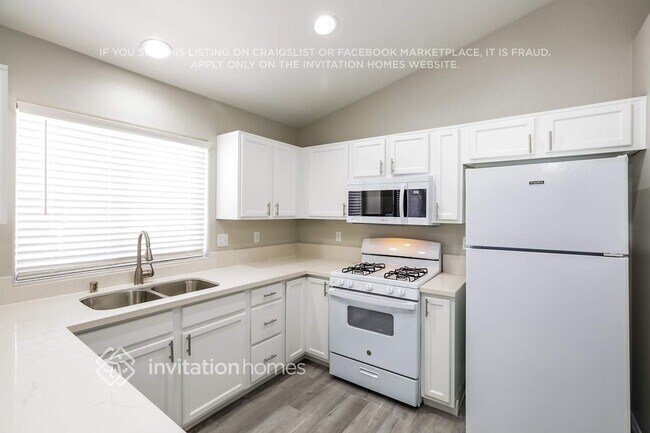 Foto del edificio - 9309 Leaping Lilly Ave