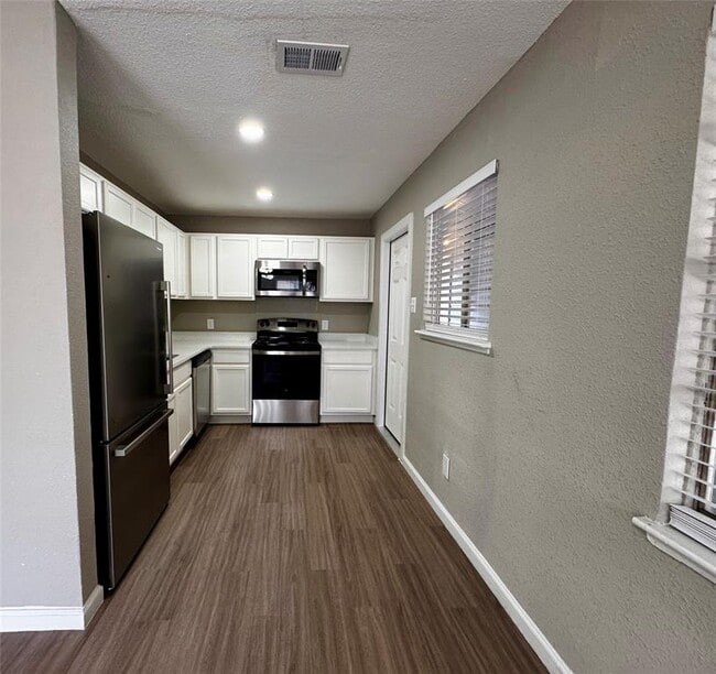 Building Photo - 202 W N Loop Blvd