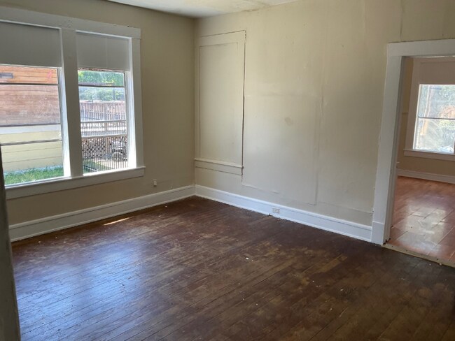 Foto del edificio - 1917 Mitchell Ave