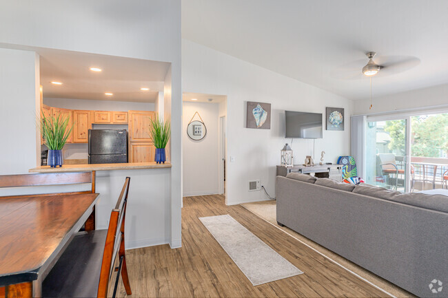 2BR, 2BA - 884SF - Canyon Club Apartments