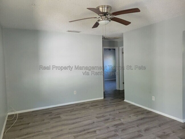 Foto del edificio - 917 Lake Palms Dr