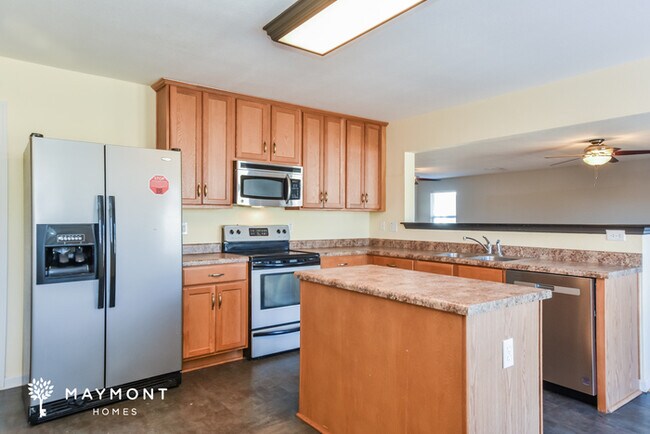 Building Photo - Gorgeous 2-story Home in Madison