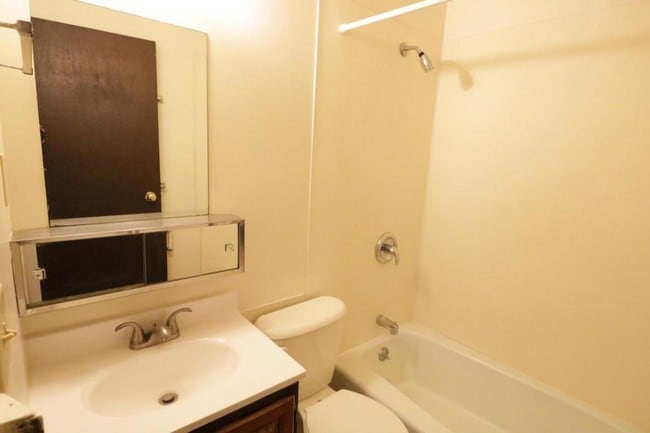Building Photo - 1315 D Street, #12