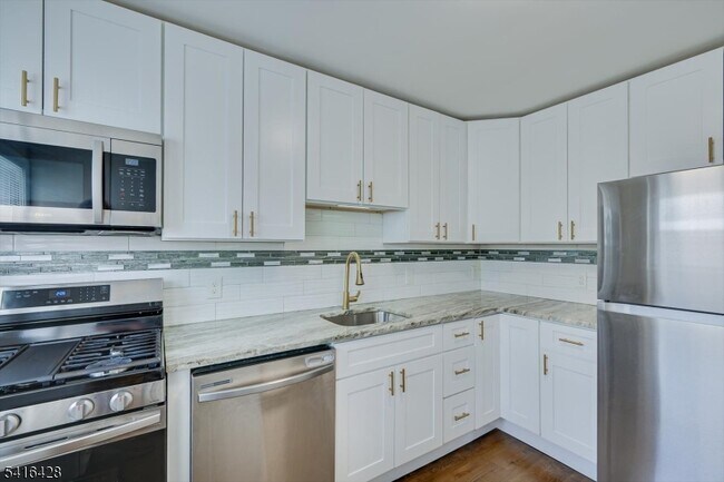 Foto del edificio - 432 Rosetta Pl