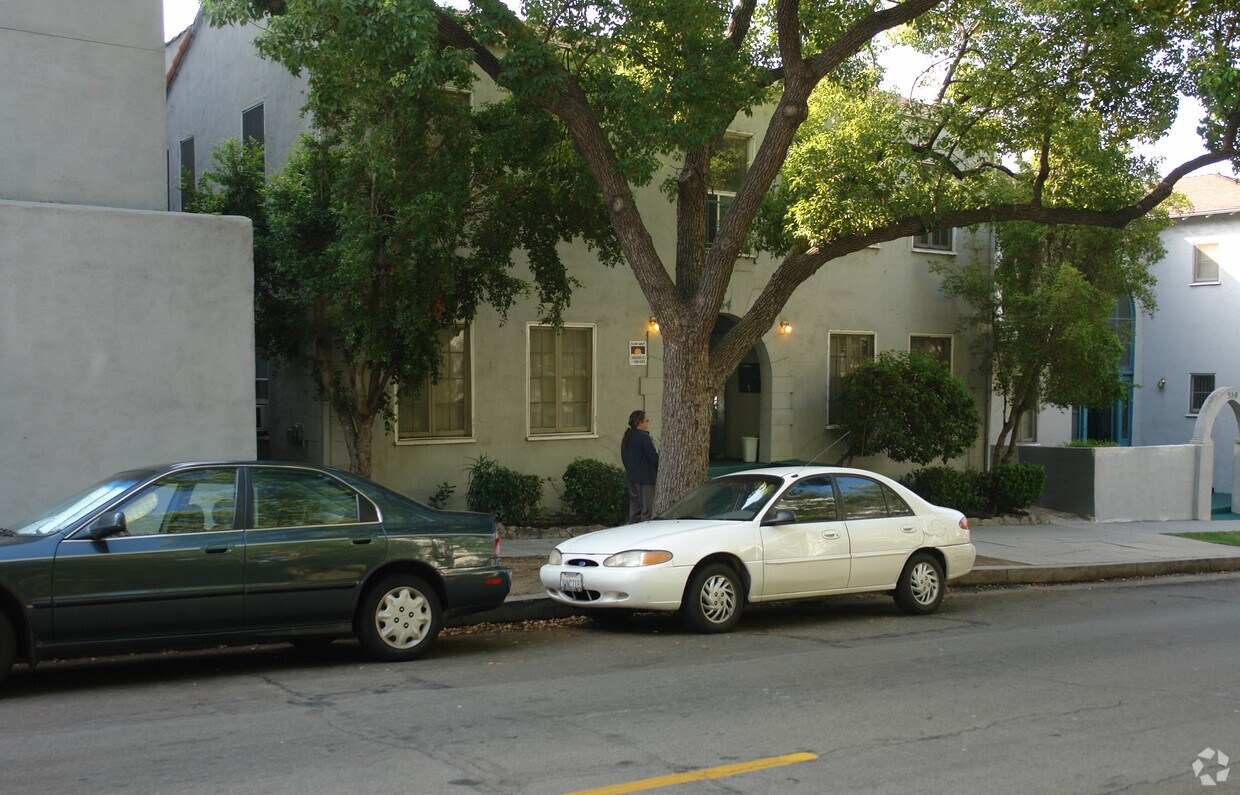 Building Photo - 350-354 E Cypress Ave