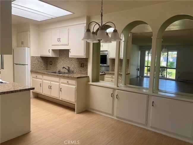 Building Photo - 2238 Via Puerta