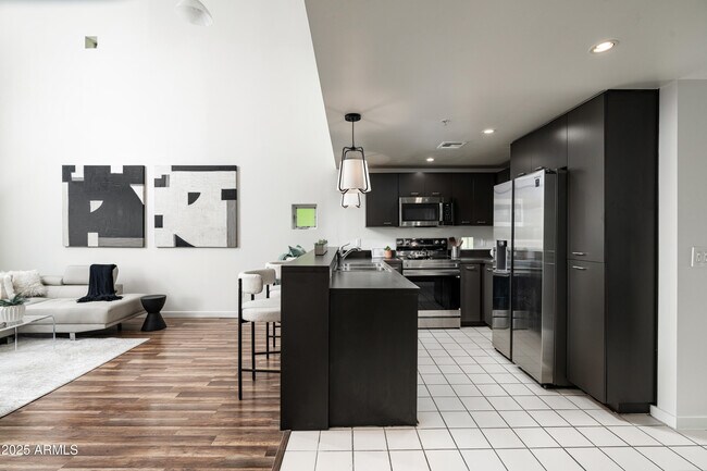 Building Photo - 1111 W University Dr