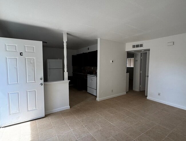 Building Photo - 3065 E Weldon Ave