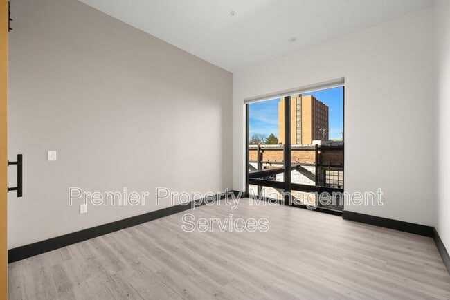 Foto del edificio - 2310 First Ave N