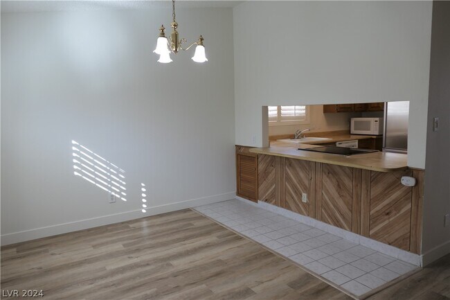 Foto del edificio - 3335 Racquet St