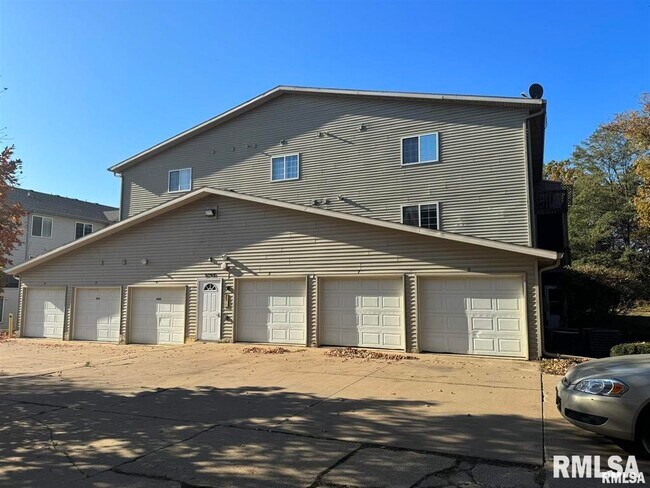 Foto del edificio - 3820 Creek Hill Dr