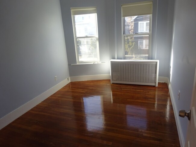 Photo - Pes Friendly, Large Unit, Laundry on a Site, Parking for Rent Apartment