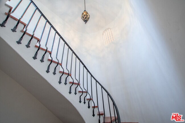 Foto del edificio - 228 S Orange Dr