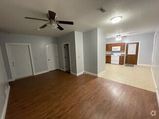 Building Photo - 1518 1/2 N Harrison St