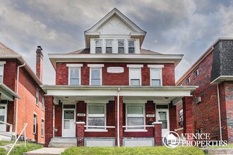Building Photo - 2168 Summit St