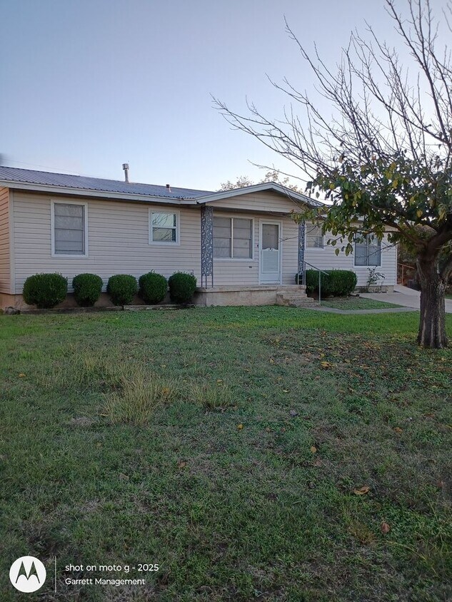 Primary Photo - 3/1 Newly updated home