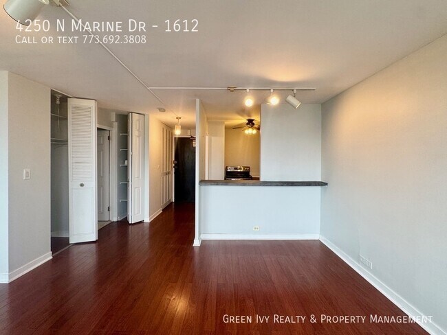 Foto del edificio - 4250 N Marine Dr