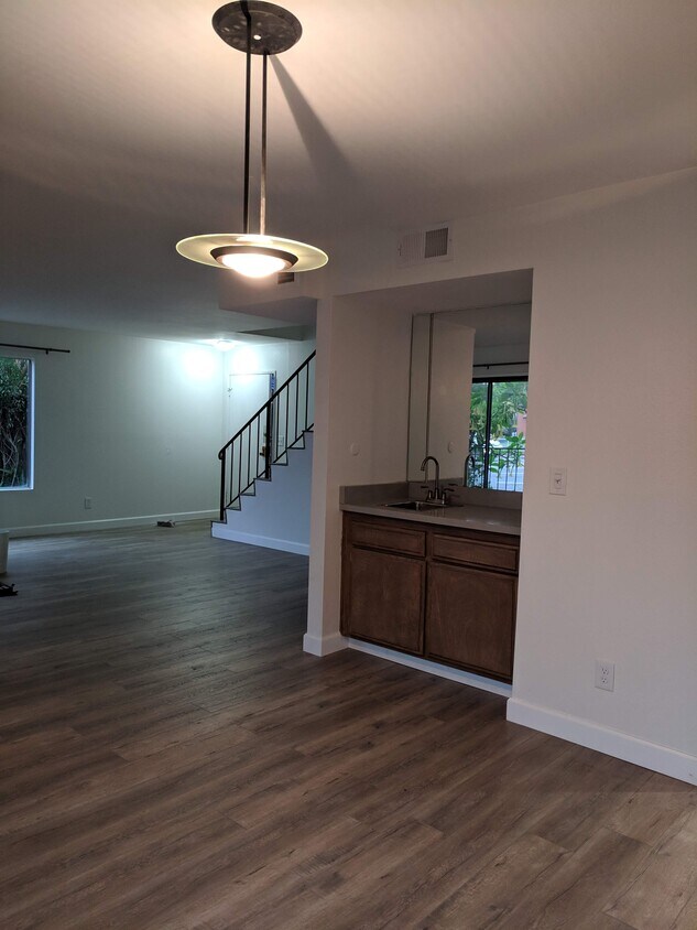 Foto principal - 11908 Riverside Dr