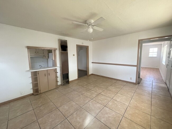 Foto del edificio - 2120 Canyon Dr